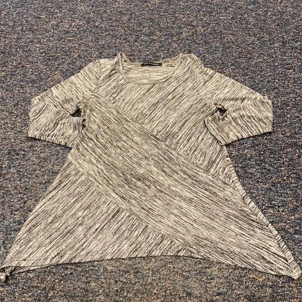 Zac & Rachel Charcoal Flowy top sz. M